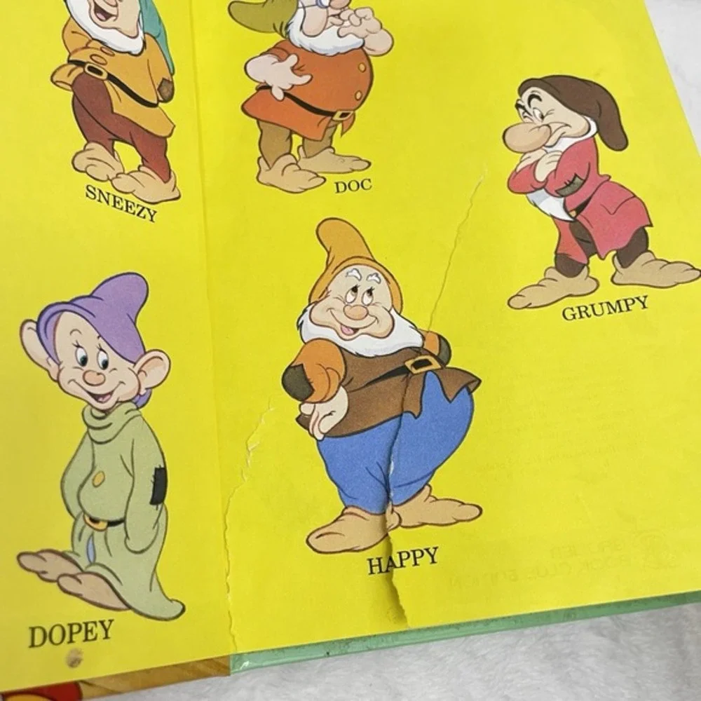 2 Books - Snow White and‎ the Seven Dwarfs / Alice In Wonderland Disney Vintage